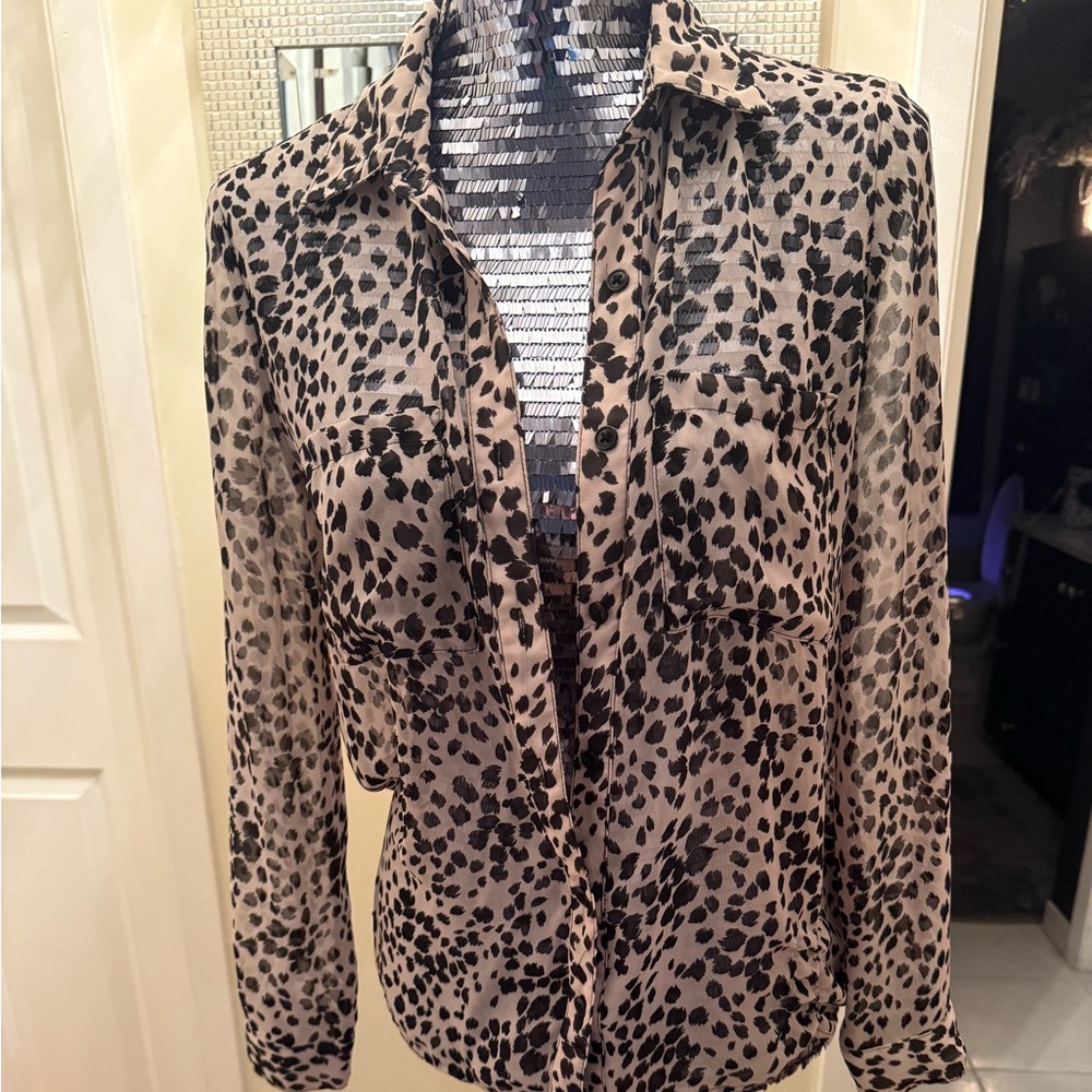 Adorable leopard print button up!